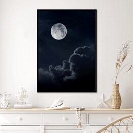 Plakat w ramie Pełnia księżyca na pochmurnym niebie