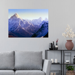 Plakat samoprzylepny Światło słoneczne padające na ośnieżone zbocze góry w Provo podczas zachodu słońca