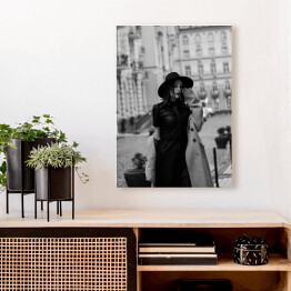 Obraz klasyczny Spacer ulicami Paryża. Fotografia czarno biała