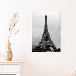 Plakat Wieża Eiffla w Paryżu. Czarno biała fotografia