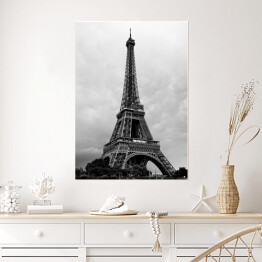 Plakat samoprzylepny Wieża Eiffla w Paryżu. Czarno biała fotografia