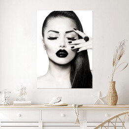 Plakat samoprzylepny Czarno-biały portret kobiety z profesjonalnym makijażem