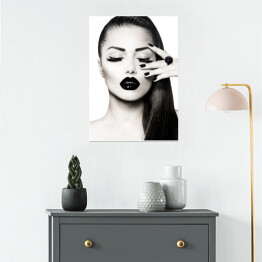 Plakat samoprzylepny Czarno-biały portret kobiety z profesjonalnym makijażem