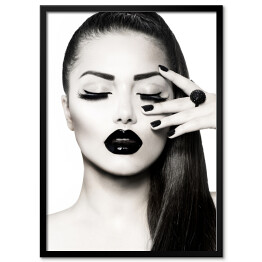 Plakat w ramie Czarno-biały portret kobiety z profesjonalnym makijażem