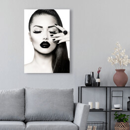 Obraz na płótnie Czarno-biały portret kobiety z profesjonalnym makijażem