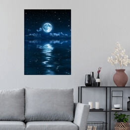 Plakat Księżyc i chmury w nocy odbijające się w morzu