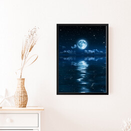 Obraz w ramie Księżyc i chmury w nocy odbijające się w morzu