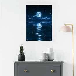 Plakat Księżyc i chmury w nocy odbijające się w morzu