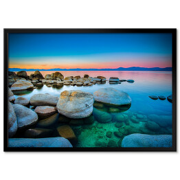 Plakat w ramie Spokojna woda na jeziorze Tahoe