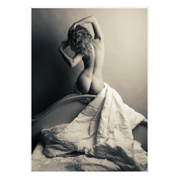 Plakat samoprzylepny Blondynka w łóżku na szarym tle
