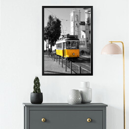 Obraz w ramie Krajobraz miejski i żółty tramwaj