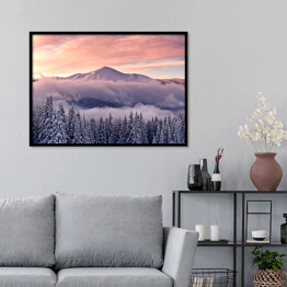 Plakat w ramie Pastelowe niebo nad lasem i górą zimą