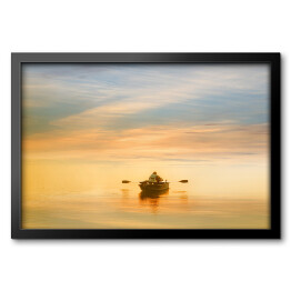Obraz w ramie Samotny mężczyzna pływający o świcie