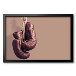 Obraz w ramie Stare wiszące rękawice bokserskie