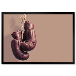 Plakat w ramie Stare wiszące rękawice bokserskie