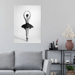 Plakat samoprzylepny Baletnica topless w odcieniach szarości