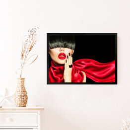 Obraz w ramie Kobieta z modną fryzurą, makijażem i manicure w czerwonym ubraniu