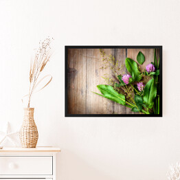 Obraz w ramie Wiosenne zioła rozłożone na drewnianym stole
