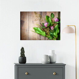 Plakat Wiosenne zioła rozłożone na drewnianym stole
