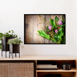 Plakat w ramie Wiosenne zioła rozłożone na drewnianym stole