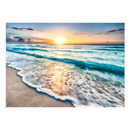 Plakat Wschód słońca nad plażą w Cancun w Meksyku
