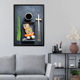 Obraz w ramie Świeże sushi, ciemna ceramika i pałeczki do jedzenia