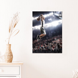 Plakat samoprzylepny Koszykarz celujący do kosza podczas meczu
