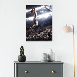 Plakat samoprzylepny Koszykarz celujący do kosza podczas meczu
