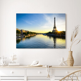 Obraz na płótnie Wschód słońca nad Wieżą Eiffla w Paryżu