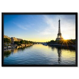 Plakat w ramie Wschód słońca nad Wieżą Eiffla w Paryżu
