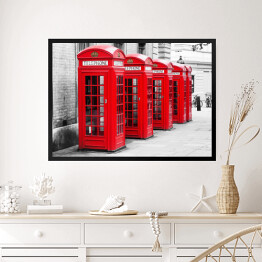 Obraz w ramie Budki telefoniczne w Londynie ustawione w rzędzie