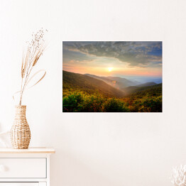 Plakat samoprzylepny Piękny zachód słońca w górach latem