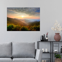 Plakat Piękny zachód słońca w górach latem