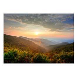 Plakat Piękny zachód słońca w górach latem
