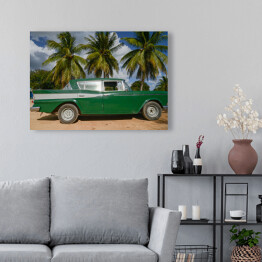 Obraz na płótnie Zielony samochód na ulicy w Hawanie na Kubie