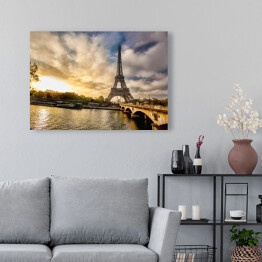 Obraz na płótnie Wieża Eiffla, widok z łodzi na Sekwanie w Paryżu, Francja