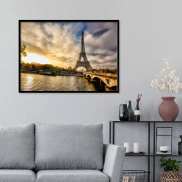 Plakat w ramie Wieża Eiffla, widok z łodzi na Sekwanie w Paryżu, Francja