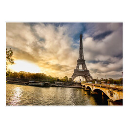 Plakat Wieża Eiffla, widok z łodzi na Sekwanie w Paryżu, Francja