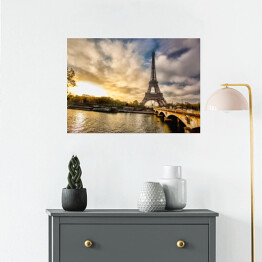 Plakat samoprzylepny Wieża Eiffla, widok z łodzi na Sekwanie w Paryżu, Francja