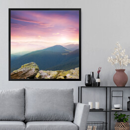 Obraz w ramie Różowy majestatyczny wschód słońca nad górami
