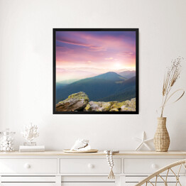 Obraz w ramie Różowy majestatyczny wschód słońca nad górami