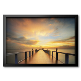 Obraz w ramie Drewniany most prowadzący w kierunku słońca