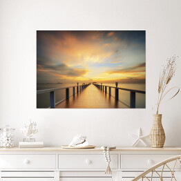 Plakat samoprzylepny Drewniany most prowadzący w kierunku słońca