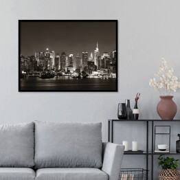 Plakat w ramie Nocna panorama Manhattanu z wieżowcami od strony wybrzeża 
