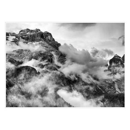 Góry Dolomity w czarnym i białym kolorze
