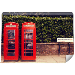 Tradycyjne budki telefoniczne w Londynie