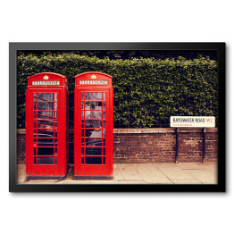 Obraz w ramie Tradycyjne budki telefoniczne w Londynie