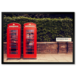 Plakat w ramie Tradycyjne budki telefoniczne w Londynie