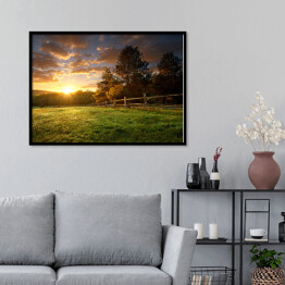 Plakat w ramie Malowniczy krajobraz, ogrodzone ranczo o wschodzie słońca