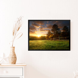 Obraz w ramie Malowniczy krajobraz, ogrodzone ranczo o wschodzie słońca